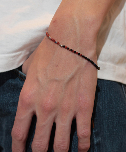 VIVIFY（ビビファイ）の「ブレスレット/ビーズコード/カラーストーン/メタル（ブレスレット・メンズ・ホワイト/レッド・FREE）」の4枚目の写真
