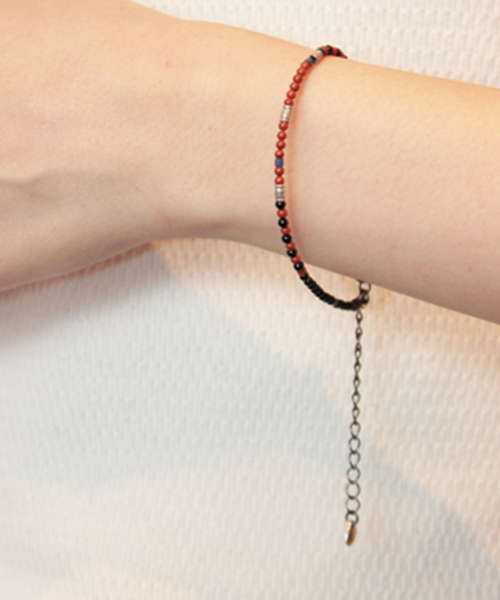 VIVIFY（ビビファイ）の「ブレスレット/ビーズコード/カラーストーン/メタル（ブレスレット・メンズ・ホワイト/レッド・FREE）」の3枚目の写真