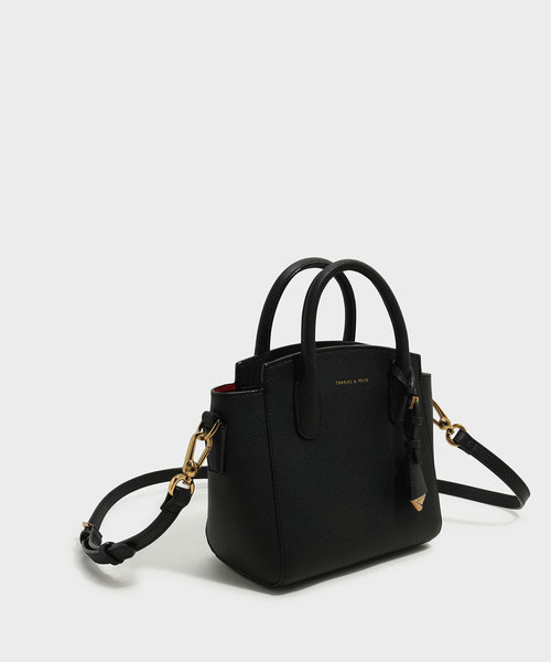 CHARLES & KEITH(チャールズ & キース)の「トラペーズトートバッグ / TRAPEZE TOTE BAG(トートバッグ・レディース・ブラック/ネイビー・M)」の10枚目の写真