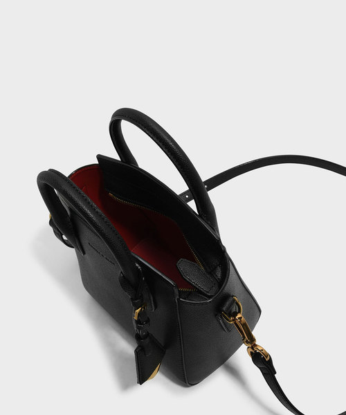 CHARLES & KEITH(チャールズ & キース)の「トラペーズトートバッグ / TRAPEZE TOTE BAG(トートバッグ・レディース・ブラック/ネイビー・M)」の8枚目の写真