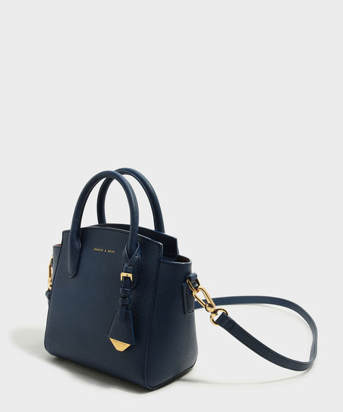 CHARLES & KEITH(チャールズ & キース)の「トラペーズトートバッグ / TRAPEZE TOTE BAG(トートバッグ・レディース・ブラック/ネイビー・M)」の6枚目の写真