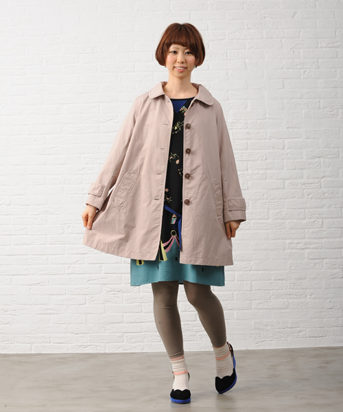 POU DOU DOU（プードゥドゥ）の「コットンナイロンサテン丸衿コート（ステンカラーコート・レディース・ベージュ/ミント/ピンク・03）」の3枚目の写真