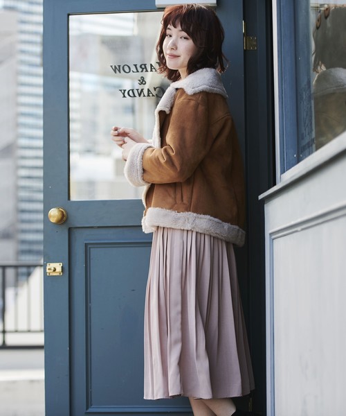 OLIVE des OLIVE（オリーブデオリーブ）の「フェイクムートン ライダースジャケット（ライダースジャケット・レディース・ピンク/キャメル/ライトベージュ・FREE）」の4枚目の写真