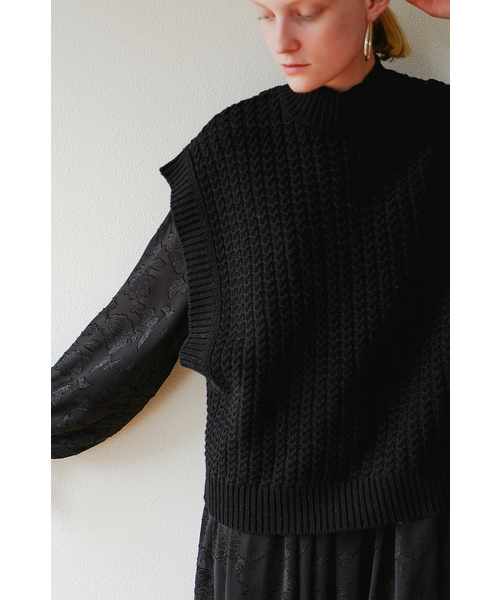 CLANE（クラネ）の「CABLE KNIT VEST（ニット/セーター・レディース・ブラック/ベージュ/アイボリー・1/2）」の10枚目の写真