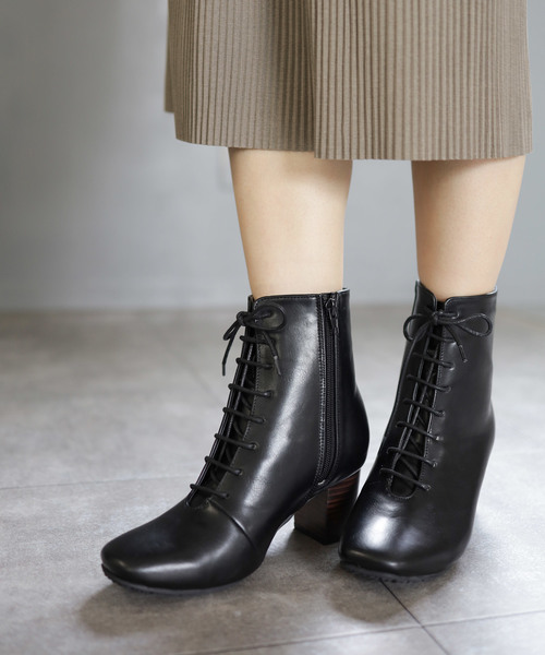 SESTO（セスト）の「リアルウッドヒールのスクエアトゥレースアップブーツ（ブーツ・レディース・ブラック/ダークブラウン/グレイッシュベージュ/アイボリー・LL/3L/S/M/L）」の6枚目の写真