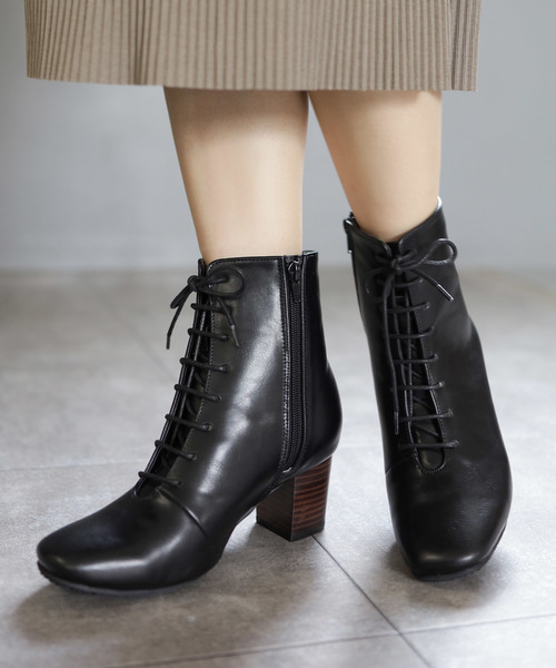 SESTO（セスト）の「リアルウッドヒールのスクエアトゥレースアップブーツ（ブーツ・レディース・ブラック/ダークブラウン/グレイッシュベージュ/アイボリー・LL/3L/S/M/L）」の5枚目の写真