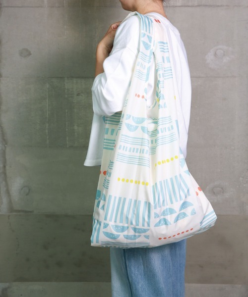 392 plusm(サンキューニプリュスエム)の「water repellent bag BIG(エコバッグ/サブバッグ・レディース・ブラック/ネイビー/グレー/レッド/オフホワイト/イエロー/ブルー/グリーン・BIG(L))」の17枚目の写真