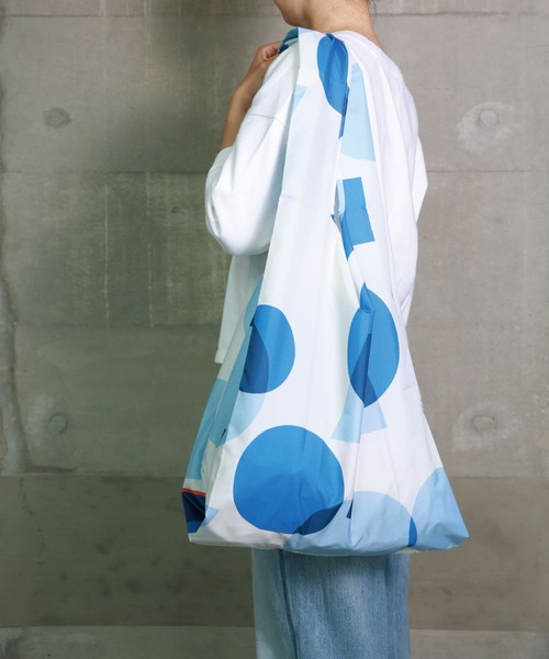 392 plusm(サンキューニプリュスエム)の「water repellent bag BIG(エコバッグ/サブバッグ・レディース・ブラック/ネイビー/グレー/レッド/オフホワイト/イエロー/ブルー/グリーン・BIG(L))」の13枚目の写真