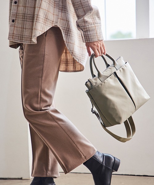 Fun & Daily（ファンアンドデイリー）の「高密度ナイロン・2WAYポケットバッグ（ショルダーバッグ・レディース・ブラック/ベージュ・FREE）」の2枚目の写真