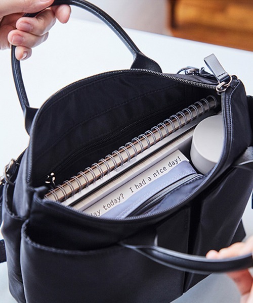 Fun & Daily（ファンアンドデイリー）の「高密度ナイロン・2WAYポケットバッグ（ショルダーバッグ・レディース・ブラック/ベージュ・FREE）」の4枚目の写真