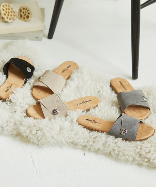 Minnetonka（ミネトンカ）の「MINNETONKA（ミネトンカ） / コンチョ スエード スライドサンダル FARRAH フラットサンダル（サンダル・レディース・ブラック/グレー/ストーン・6/8/5/7/9）」の17枚目の写真
