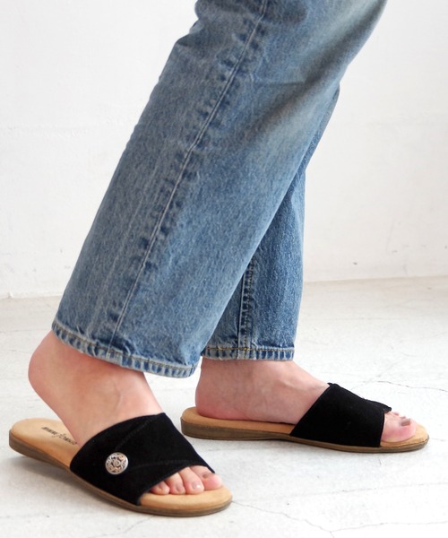 Minnetonka（ミネトンカ）の「MINNETONKA（ミネトンカ） / コンチョ スエード スライドサンダル FARRAH フラットサンダル（サンダル・レディース・ブラック/グレー/ストーン・6/8/5/7/9）」の9枚目の写真