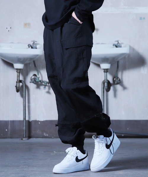 G.O.C（ジーオーシー）の「ツインドローナイロンワイドカーゴパンツ（カーゴパンツ・メンズ・グレー/ブラック/カーキ/ホワイト・LARGE/MEDIUM）」の5枚目の写真