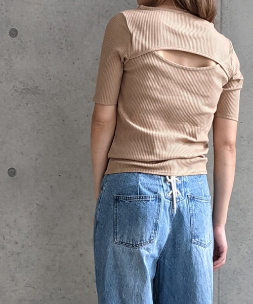 Per sist ence(パーシエンス)の「Per sist ence/パーシエンス テレコ バックオープンTシャツ(Tシャツ/カットソー・レディース・モカ/ブラック/グリーン/ベージュ/オフホワイト・FREE)」の4枚目の写真