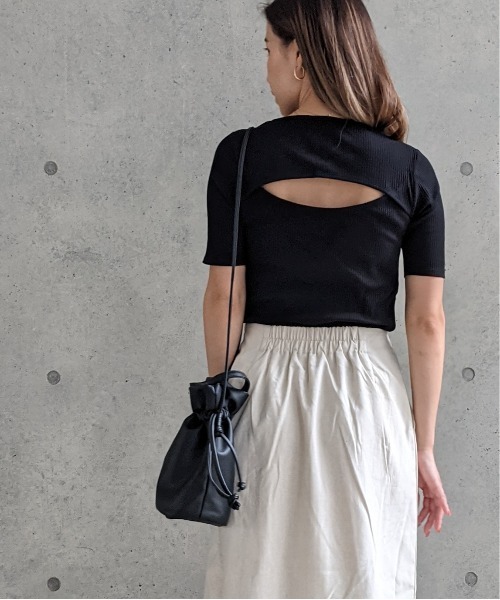 Per sist ence(パーシエンス)の「Per sist ence/パーシエンス テレコ バックオープンTシャツ(Tシャツ/カットソー・レディース・モカ/ブラック/グリーン/ベージュ/オフホワイト・FREE)」の19枚目の写真