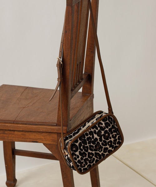 COLONY 2139（コロニートゥーワンスリーナイン）の「ジャガードスクエアショルダーバッグ（ショルダーバッグ・レディース・ブラック/ブラウン/ゼブラ/レオパード・FREE）」の7枚目の写真