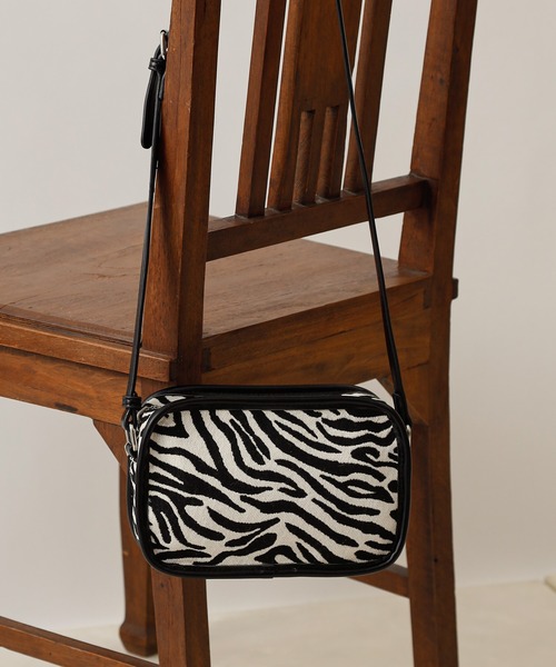COLONY 2139（コロニートゥーワンスリーナイン）の「ジャガードスクエアショルダーバッグ（ショルダーバッグ・レディース・ブラック/ブラウン/ゼブラ/レオパード・FREE）」の8枚目の写真