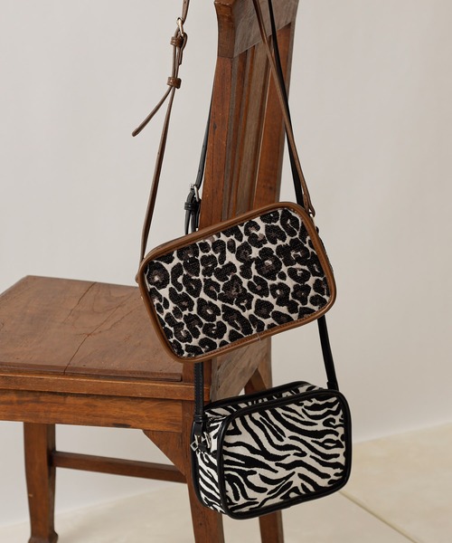 COLONY 2139（コロニートゥーワンスリーナイン）の「ジャガードスクエアショルダーバッグ（ショルダーバッグ・レディース・ブラック/ブラウン/ゼブラ/レオパード・FREE）」の10枚目の写真
