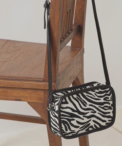 COLONY 2139（コロニートゥーワンスリーナイン）の「ジャガードスクエアショルダーバッグ（ショルダーバッグ・レディース・ブラック/ブラウン/ゼブラ/レオパード・FREE）」の20枚目の写真