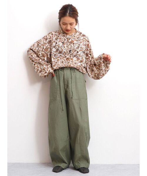Ungrid（アングリッド）の「ビッグシルエットミリタリーパンツ（その他パンツ・レディース・ブラック/カーキ・SMALL/MEDIUM）」の15枚目の写真