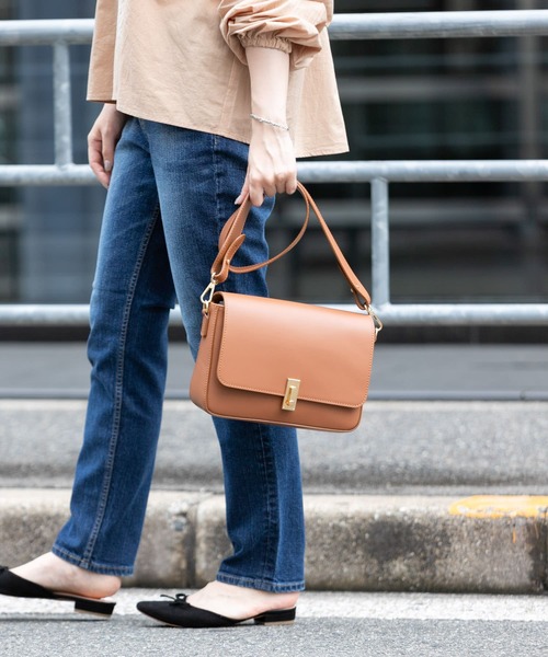 MARCO BIANCHINI(マルコビアンチーニ)の「MARCO BIANCHINI スクエアワイドショルダーバッグ(ショルダーバッグ・レディース・ブラック/グレー系その他/キャメル・ONE)」の3枚目の写真