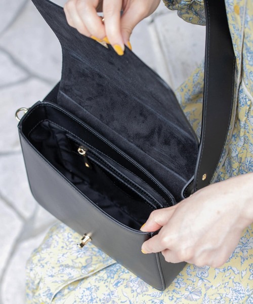 MARCO BIANCHINI(マルコビアンチーニ)の「MARCO BIANCHINI スクエアワイドショルダーバッグ(ショルダーバッグ・レディース・ブラック/グレー系その他/キャメル・ONE)」の10枚目の写真