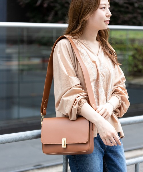 MARCO BIANCHINI(マルコビアンチーニ)の「MARCO BIANCHINI スクエアワイドショルダーバッグ(ショルダーバッグ・レディース・ブラック/グレー系その他/キャメル・ONE)」の7枚目の写真