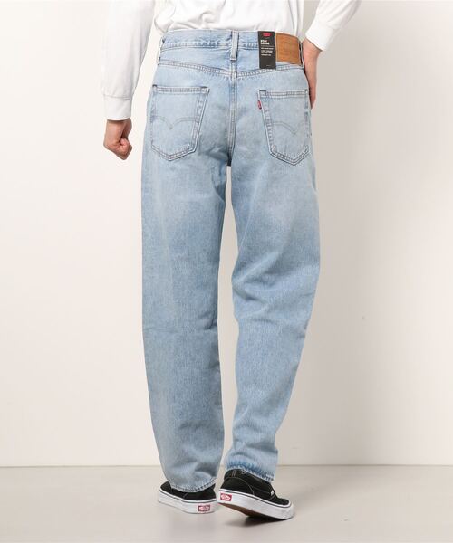 Levi's（リーバイス）の「STAY LOOSE DENIM SERVICE LIGHT（デニムパンツ・メンズ・ライトインディゴブルー・W28 L32/W29 L32/W30 L32/W31 L32/W32 L32/W33 L32/W34 L32/W36 L32）」の2枚目の写真