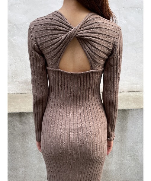 ENVYM（アンビー）の「バックツイストロングニットＯＰ（ワンピース・レディース・ブラック/モカ・FREE）」の7枚目の写真