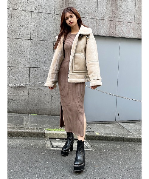 ENVYM（アンビー）の「バックツイストロングニットＯＰ（ワンピース・レディース・ブラック/モカ・FREE）」の5枚目の写真