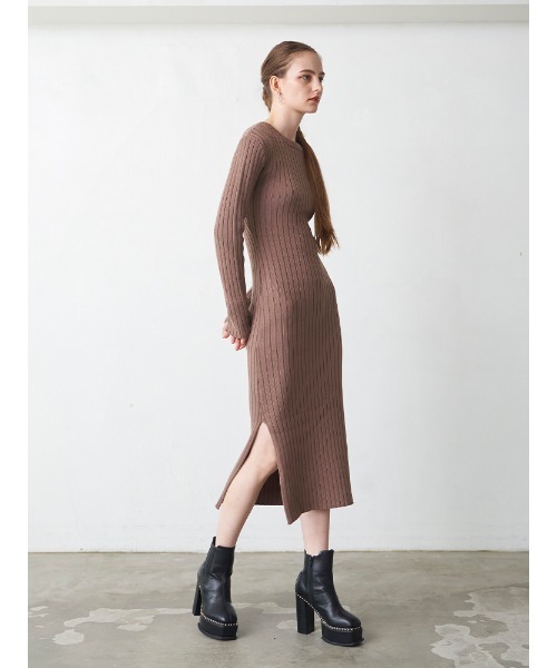 ENVYM（アンビー）の「バックツイストロングニットＯＰ（ワンピース・レディース・ブラック/モカ・FREE）」の11枚目の写真