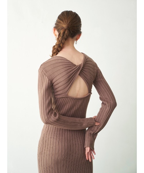 ENVYM（アンビー）の「バックツイストロングニットＯＰ（ワンピース・レディース・ブラック/モカ・FREE）」の8枚目の写真