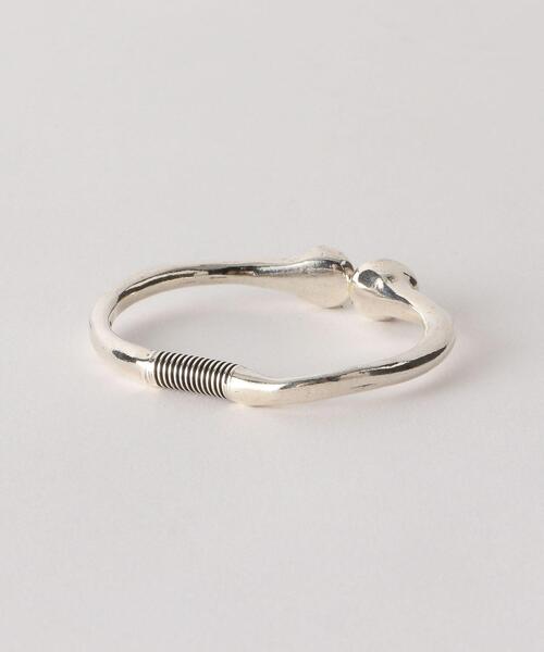 VELATTI（ヴェラッティ）の「＜VELATTI＞２ストーン バングル（バングル/リストバンド・レディース・シルバー・FREE）」の2枚目の写真