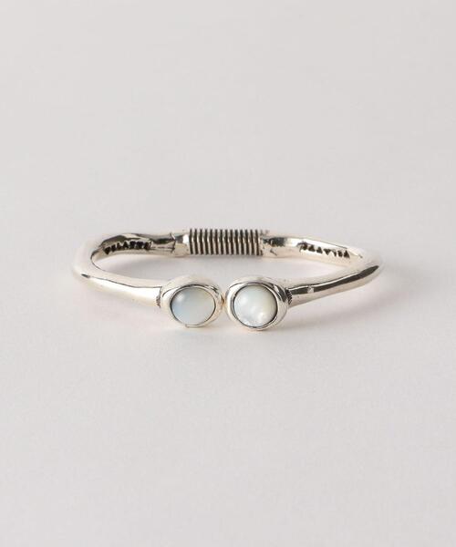 VELATTI（ヴェラッティ）の「＜VELATTI＞２ストーン バングル（バングル/リストバンド・レディース・シルバー・FREE）」の5枚目の写真