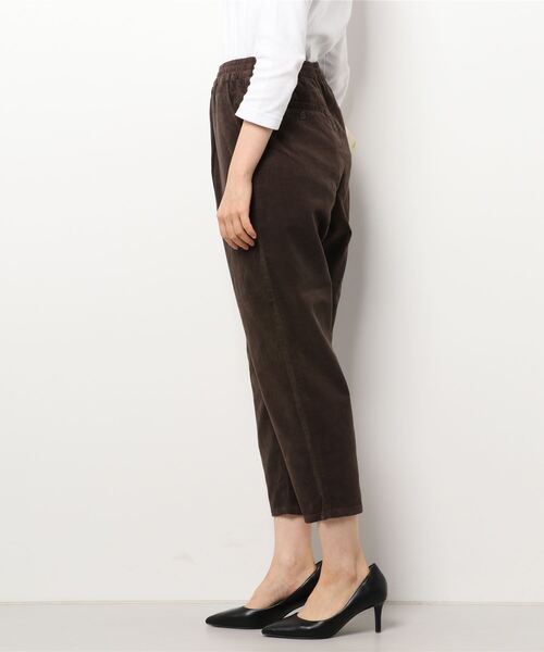 Samansa Mos2(サマンサ モスモス)の「細コーデュロイテーパードパンツ(その他パンツ・レディース・ダークブラウン/ベージュ/パープル/カーキ/ブルー/マスタード・フリ-)」の7枚目の写真
