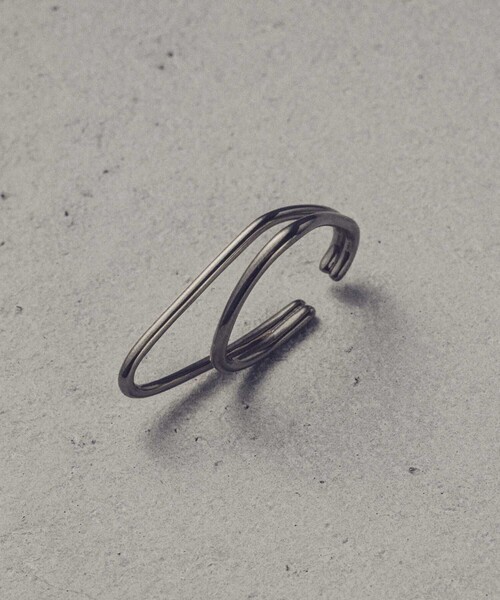 and cloud（アンドクラウド）の「Double Line Earcuff（イヤーカフ・レディース・シルバー/ブラック/イエローゴールド・FREE）」の5枚目の写真