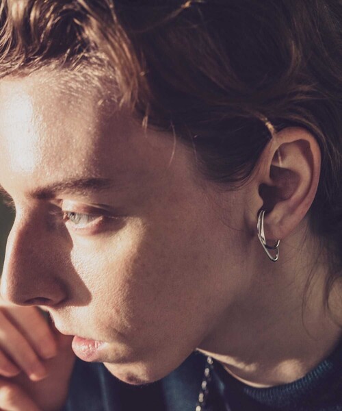 and cloud（アンドクラウド）の「Double Line Earcuff（イヤーカフ・レディース・シルバー/ブラック/イエローゴールド・FREE）」の7枚目の写真