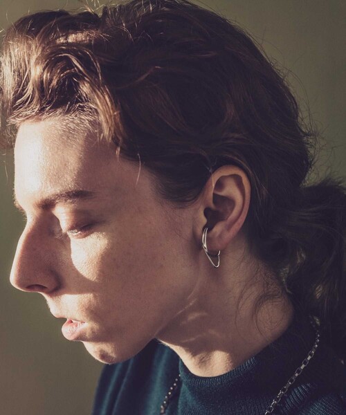 and cloud（アンドクラウド）の「Double Line Earcuff（イヤーカフ・レディース・シルバー/ブラック/イエローゴールド・FREE）」の6枚目の写真