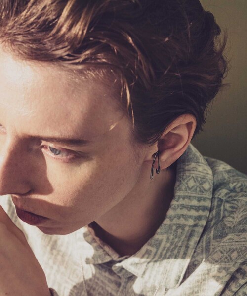 and cloud（アンドクラウド）の「Double Line Earcuff（イヤーカフ・レディース・シルバー/ブラック/イエローゴールド・FREE）」の4枚目の写真