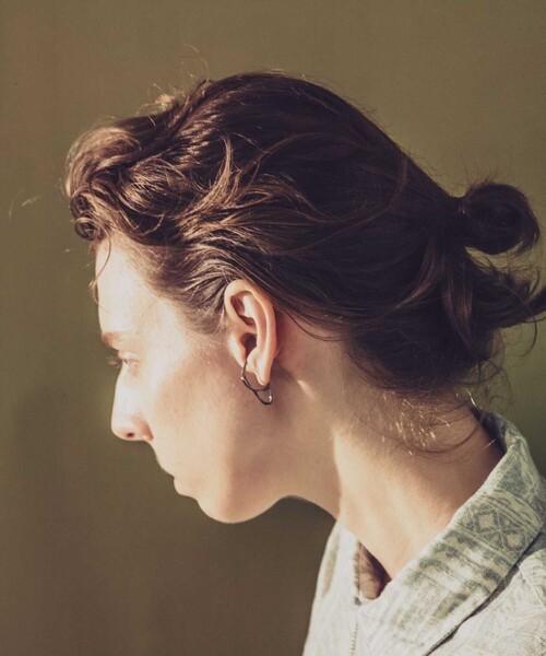 and cloud（アンドクラウド）の「Double Line Earcuff（イヤーカフ・レディース・シルバー/ブラック/イエローゴールド・FREE）」の8枚目の写真