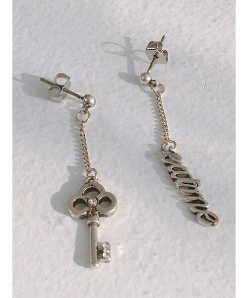 EATME(イートミー)の「EATMEロゴキーピアス(ピアス(両耳用)・レディース・ブラック/シルバー・FREE)」の1枚目の写真