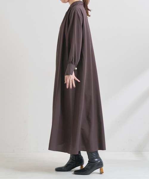 natural couture（ナチュラルクチュール）の「【WEB限定】osonoポイントパール釦ワンピース（ワンピース・レディース・パープル/ブラウン/グレー/オフホワイト/カーキ/ストライプ・FREE）」の14枚目の写真