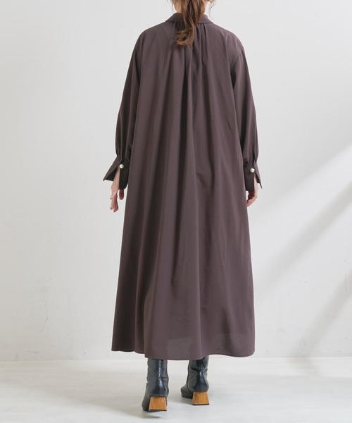 natural couture（ナチュラルクチュール）の「【WEB限定】osonoポイントパール釦ワンピース（ワンピース・レディース・パープル/ブラウン/グレー/オフホワイト/カーキ/ストライプ・FREE）」の15枚目の写真