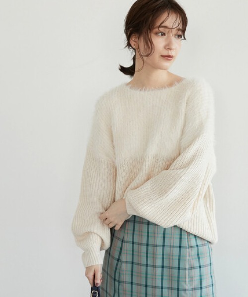 Petit fleur（プチフルール）の「・Petit Fleur シャギーニットプルオーバー＊（ニット/セーター・レディース・ブルー/アイボリー/マスタード/グレイッシュベージュ・FREE）」の2枚目の写真