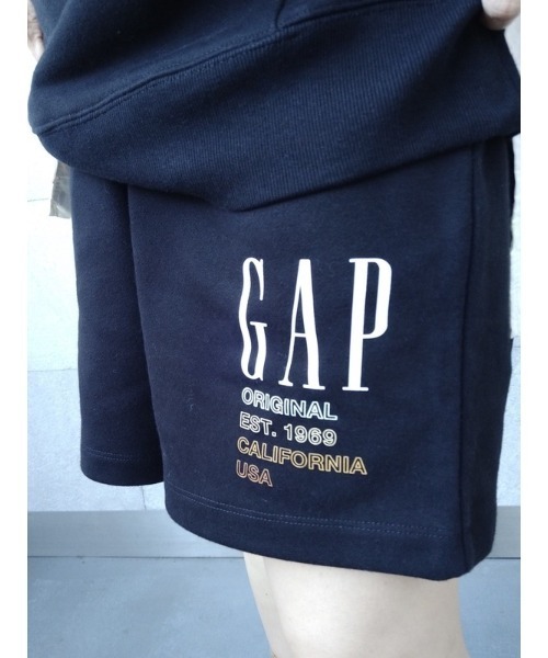 GAP（ギャップ）の「カーボナイズド フレンチテリー Gapロゴ ショートパンツ（その他パンツ・メンズ・ブラック/グリーン・S/M/L/XS/XL/XXS）」の4枚目の写真