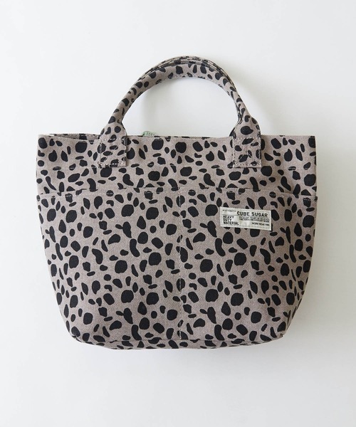 ヒョウ柄キャンバスハンドバッググレー系 CUBE SUGAR（キューブシュガー）の「ヒョウ柄 キャンバス トートバッグ