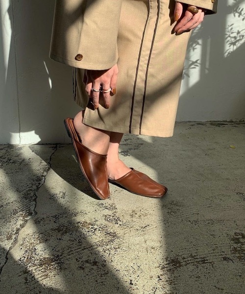 Amiur（エミレ）の「stitch flat mule（その他シューズ・レディース・ブラウン/ブラック・S/M/L）」の5枚目の写真
