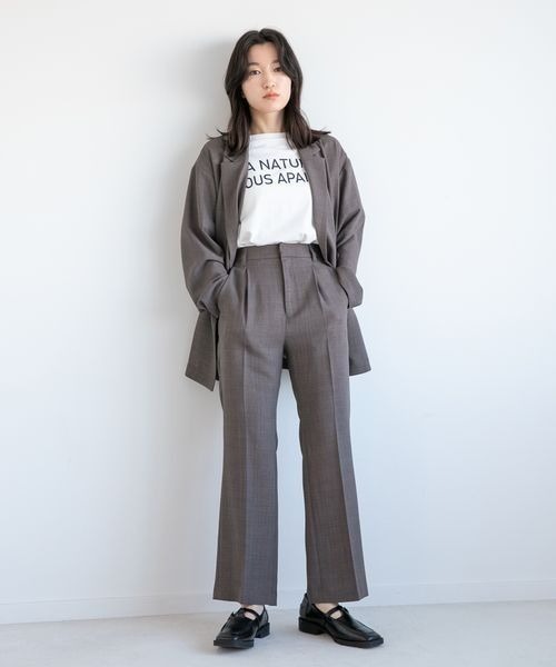 LOWRYS FARM（ローリーズファーム）の「ロゴプリントＴシャツ　267764（Tシャツ/カットソー・レディース・アイボリー/オフホワイト/チャコールグレー/グリーン・FREE）」の5枚目の写真