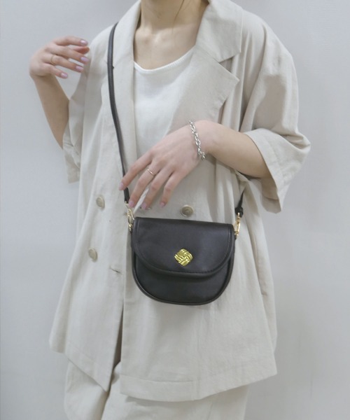 CORNERS（コーナーズ）の「レトロハーフムーンショルダーバッグ（ショルダーバッグ・レディース・ホワイト/ブラック/グリーン・FREE）」の2枚目の写真