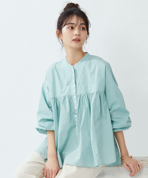 CRAFT STANDARD BOUTIQUE(クラフトスタンダードブティック)の「ギャザータボタンブラウス *(シャツ/ブラウス・レディース・ホワイト/グリーン/ネイビー・FREE)」の2枚目の写真